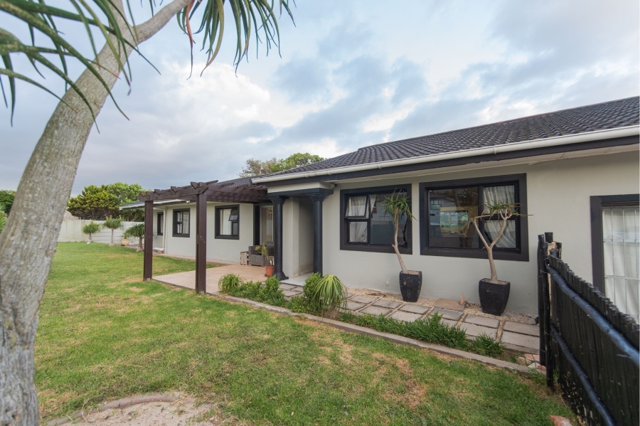 5 Bedroom Property for Sale in Lovemore Heights Estate Eastern Cape